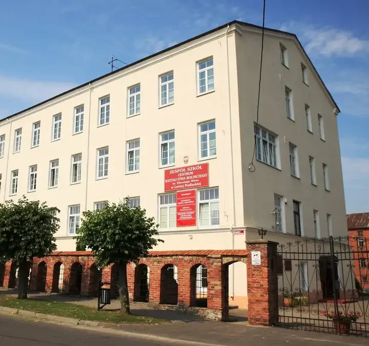 Uczniowie technikum architektury krajobrazu zadbali o miejsce pamięci w Białej Podlaskiej