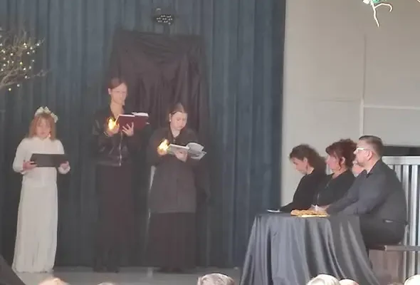 Młodzi aktorzy z Rossosza wystawili „Dziady” dla uczniów