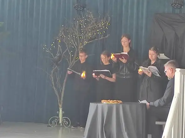 Uczniowie z Rossosza obejrzeli „Dziady” w wykonaniu młodych aktorów