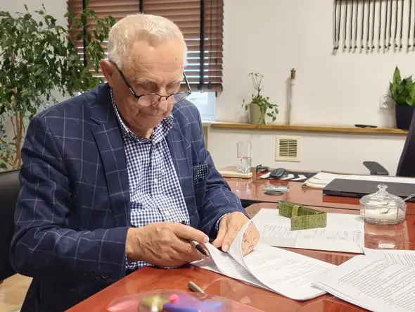 Umowa na przebudowę drogi gminnej w Zalesiu i Lachówce Dużej podpisana