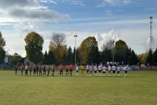 Porażka po wyrównanym meczu. Błędy w defensywie kosztowały punkty