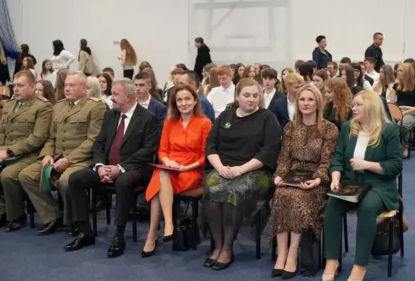 Ślubowanie pierwszaków i stypendia Starosty Bialskiego w Janowie Podlaskim