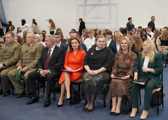 Ślubowanie pierwszaków i stypendia Starosty Bialskiego w Janowie Podlaskim
