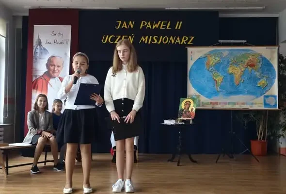Dzień Papieski w szkole – montaż słowno-muzyczny ku pamięci św. Jana Pawła II