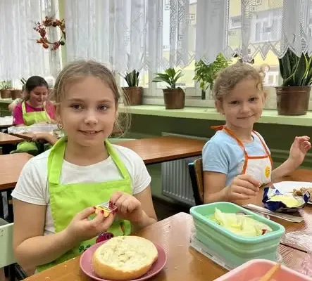 Uczniowie klas II a i II b z SP2 w Białej Piskiej uczyli się zdrowego odżywiania