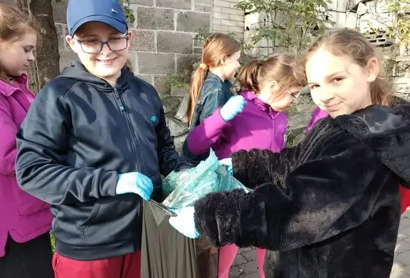 Uczniowie szkoły włączyli się w 33. edycję „Sprzątania Świata” pod hasłem „SOS dla wody!”