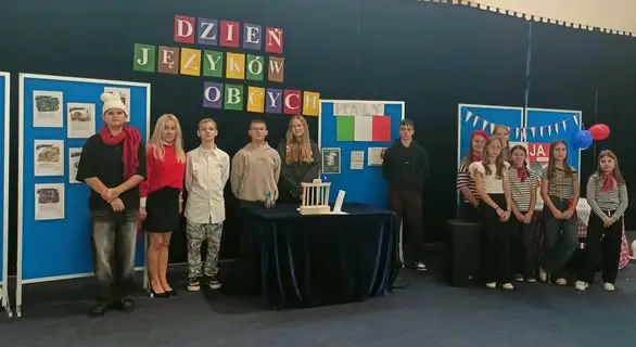 Dzień Języków Obcych w SP Rogoźnica – Nowa Zelandia, Włochy i Francja na szkolnych stanowiskach