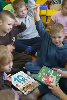 Klasa 0 w Tucznej rozmawiała o emocjach z pomocą książki