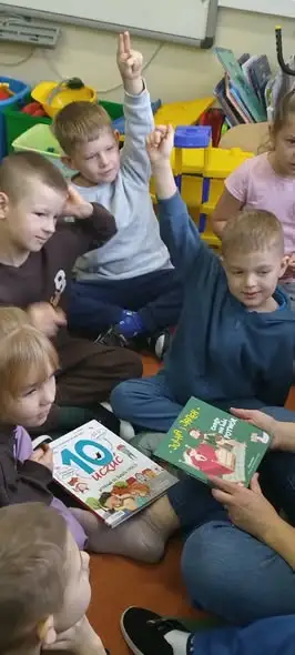 Klasa 0 w Tucznej rozmawiała o emocjach z pomocą książki
