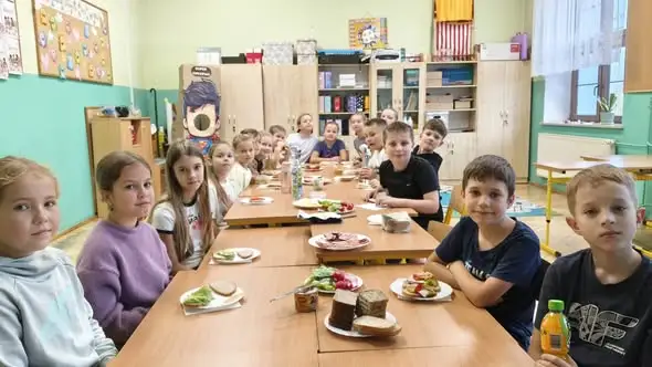 Klasa 3c z Janowa Podlaskiego uczyła się zdrowych nawyków przy wspólnym śniadaniu
