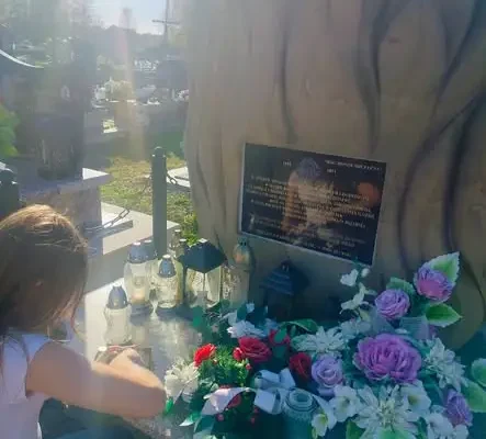 Uczniowie z Zalesia zapalili znicze na grobach nauczycieli w Krościenku Wyżnym