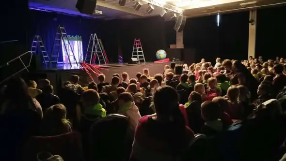 Przedszkolaki z Piszczaca na spektaklu o Koziołku Matołku