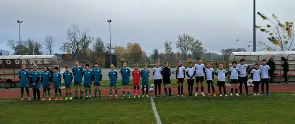 Młodzicy UKS Jedynka Terespol przegrali z Gromem Kąkolewnica 4:6 w emocjonującym meczu