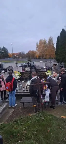 Młodzieżowa Drużyna Pożarnicza z Janowa Podlaskiego oddała hołd zmarłym strażakom